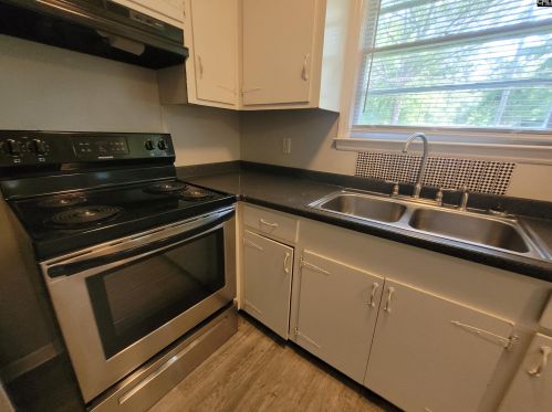 518 New State Rd, Cayce-West Columbia, SC 29033-4220