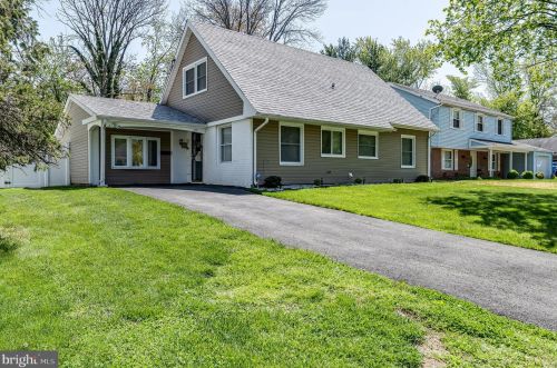 45 Parkside Cir, Willingboro, NJ 08046-2610