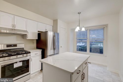 8731 Stone Hl Pl, Springfield VA  22153-1718 exterior