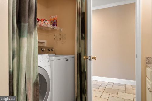 30 Mill Pond Dr, Lancaster PA  17603-7411 exterior