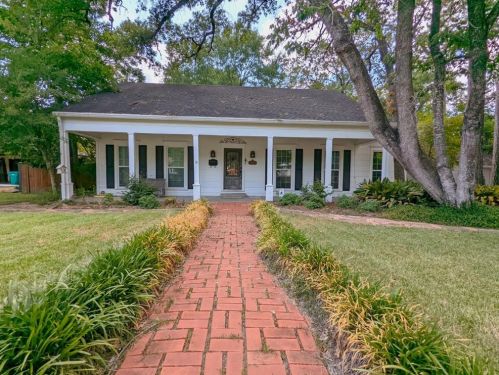 1405 Thompson St, Conroe TX  77301-1926 exterior