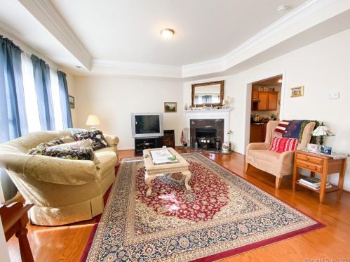 12 Lucius Ct, Milford, CT 06461-3093