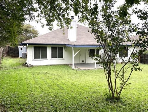 2203 Emmett Pkwy, Austin TX  78728-4549 exterior