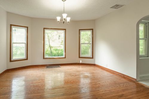 619 Richards St, Joliet, IL 60433-2419