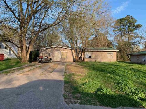 218 Alamo St, Lone Star, TX 75668
