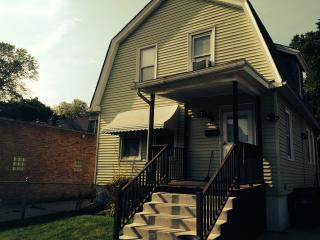 1719 Simpson St, Evanston IL  60201-3040 exterior