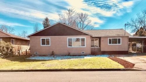 1049 Ingrid St, Medford, OR 97501-3905