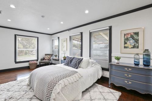 4247 Cresthaven Rd, Dallas TX  75209-3009 exterior