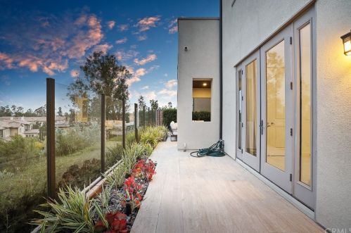 130 Long Fence, Irvine CA  92602-1807 exterior