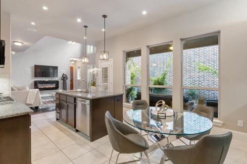 2253 Longwood Dr, Carrollton TX 75010-4912 exterior