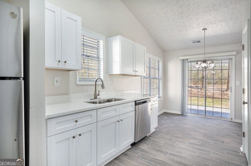 5858 Mistyview Dr, Rex GA 30273-1153 exterior