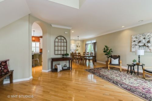 1129 Vista Dr, Gurnee, IL 60031-5168