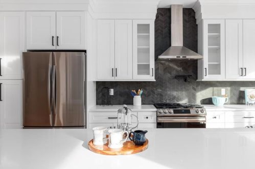 833 Sachem Rd, North Kingstown, RI 02852-2147