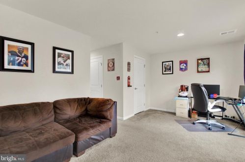 34 Ctr St, Hanover PA 17331-2828 exterior