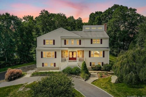 32 Elderberry Ln, Huntington, CT 06484-3757