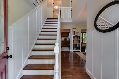 915 Churchill Dr, Naperville, IL 60563-2058