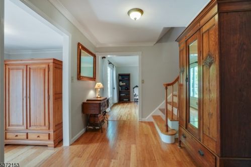 17 Windsor Way, Millington, NJ 07946-1927