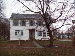 204 Federal St, Griggsville, IL 62340-1027