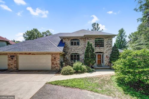 10306 Bittersweet St, Minneapolis, MN 55433-4565