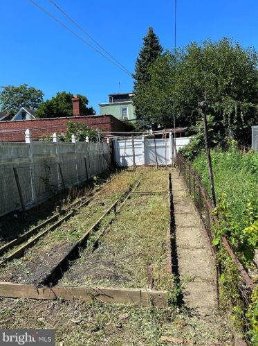 5526 American St, Philadelphia PA  19120-2827 exterior