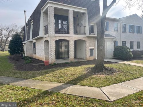 32 Valleybrook Dr, Lancaster PA  17601-4617 exterior