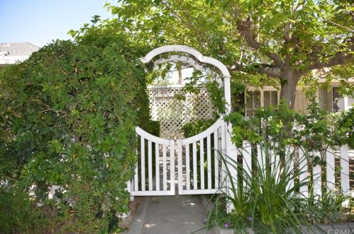 5390 Magnolia Ave, Riverside CA  92506-1250 exterior
