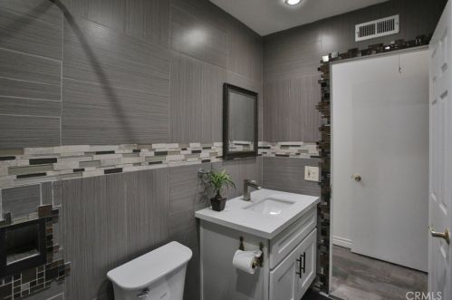 2310 San Lorenzo Ave, Santa Ana CA 92704-6039 exterior