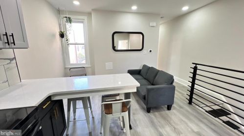 2032 22nd St, Philadelphia, PA 19121-1407