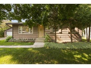 6133 Edgewood Ave, Saint Paul, MN 55125-1111