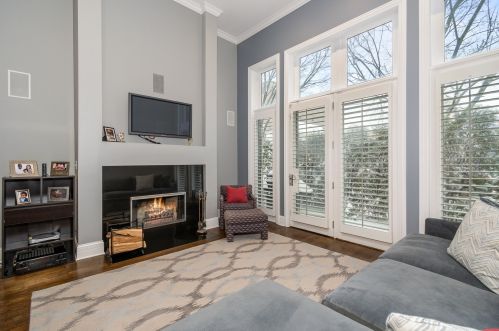 3024 Sheffield Ave, Chicago, IL 60657-7449