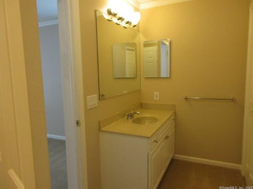 33 Crescent Ave, Niantic CT  06357-3033 exterior