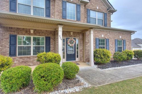 904 Southfork Dr, Loganville, GA 30052-6933