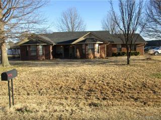 409 Checotah Dr, Checotah, OK 74426-4416