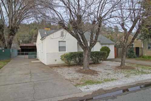1566 Santa Fe Ave, Redding, CA 96003-3516