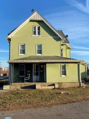 5 Vose St, Westerly, RI 02891-2205
