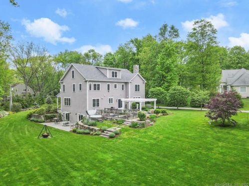 160 Seir Hill Rd, Norwalk, CT 06850-1323