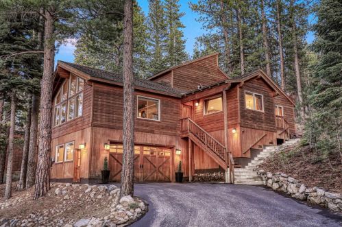 237 Basque Dr, Truckee, CA 96161-3909