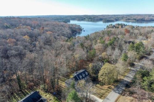 2559 Parker Trl, Gainesville, GA 30506-1831