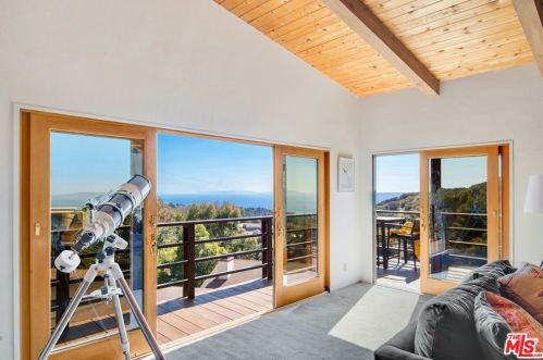 21625 Saddle Peak Rd, Topanga, CA 90290-3415