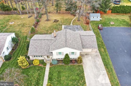 4125 Grandview Rd, Hanover, PA 17331-4308