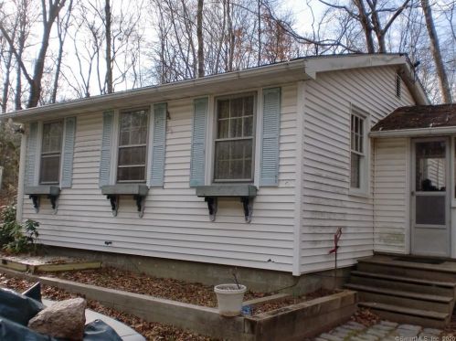 68 Maple St, Chester, CT 06412-1315