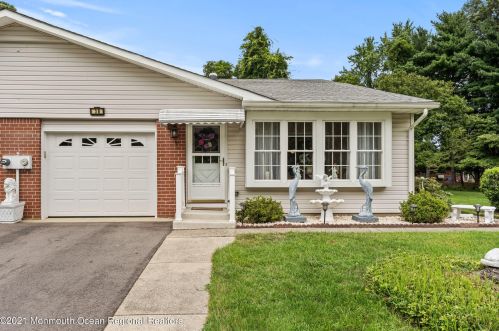 3 Jackson Ct, Lakehurst, NJ 08759-6323