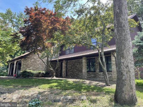 112 Bentley Ln, Lancaster PA  17603-6223 exterior