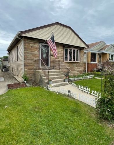 8625 Lyndale St, River Grove, IL 60171-1841