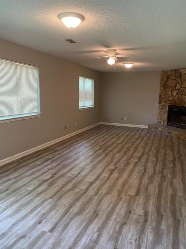 787 Fox Valley Dr, Stone Mountain, GA 30088-2284