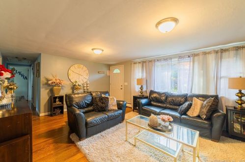 10 Flintlock Rd, Norwalk CT  06850-4425 exterior