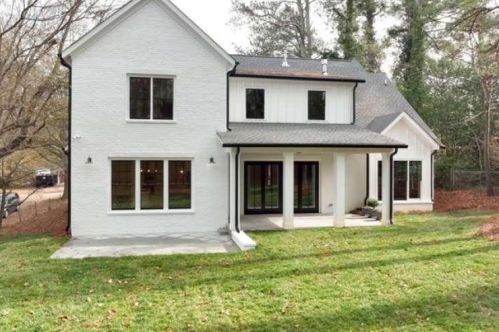 2698 Archway Dr, Atlanta GA  30341-4835 exterior