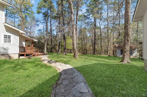 28 Stony Creek Dr, Conroe TX  77384-3156 exterior
