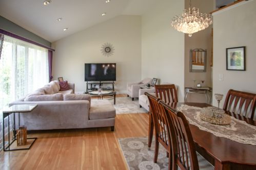 8931 Merrill St, Niles IL  60714-1707 exterior