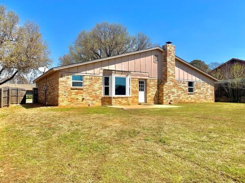 8516 Brook Ridge Dr, Fort Worth, TX 76182